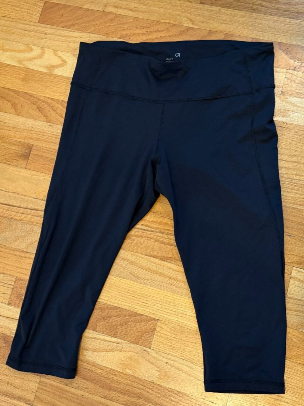 GAP Fit - High Rise Capri Leggings in Eclipse, Color: true black, size XL